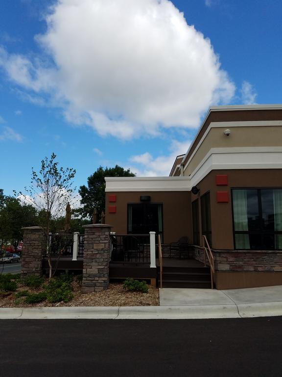 Ramada By Wyndham Minneapolis Golden Valley Екстер'єр фото